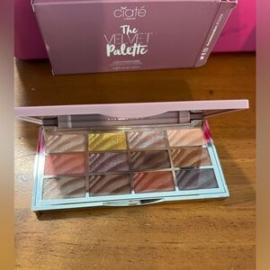 New! Ciate London The Velvet Palette 12 piece eyeshadow